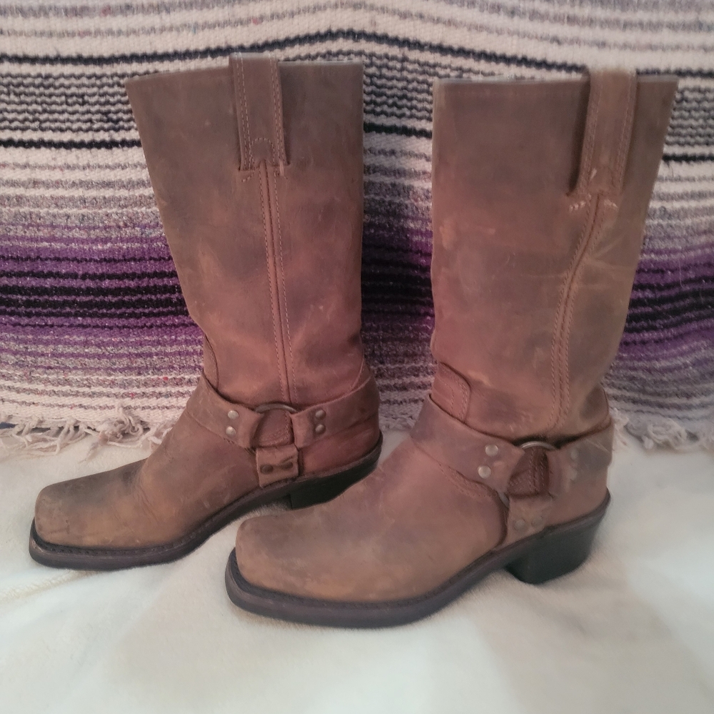 Women's frye harness 7